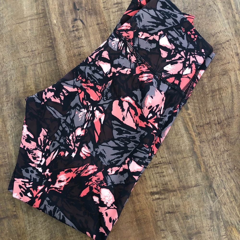 Women’s Lululemon pants! Size 8. Great condition!